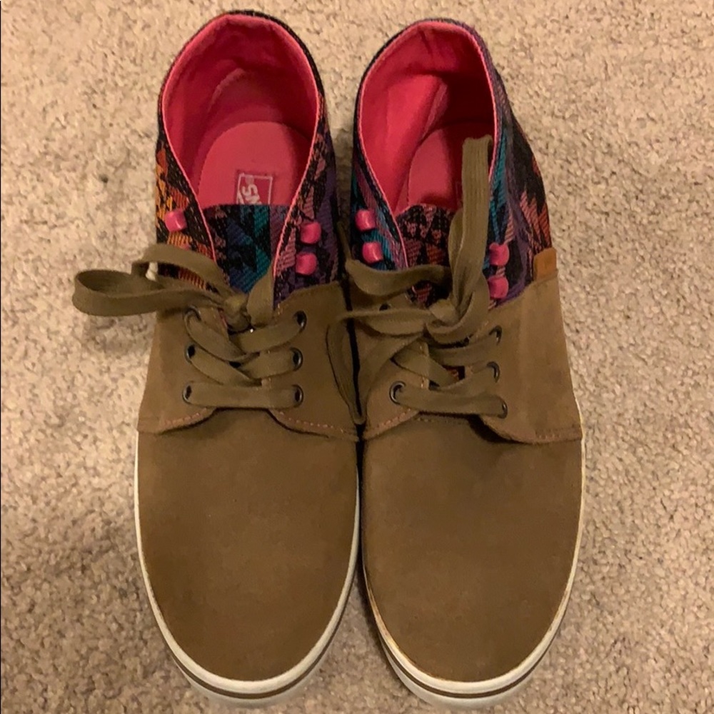 Vans mid ankle suede sneaker women’s 8.5